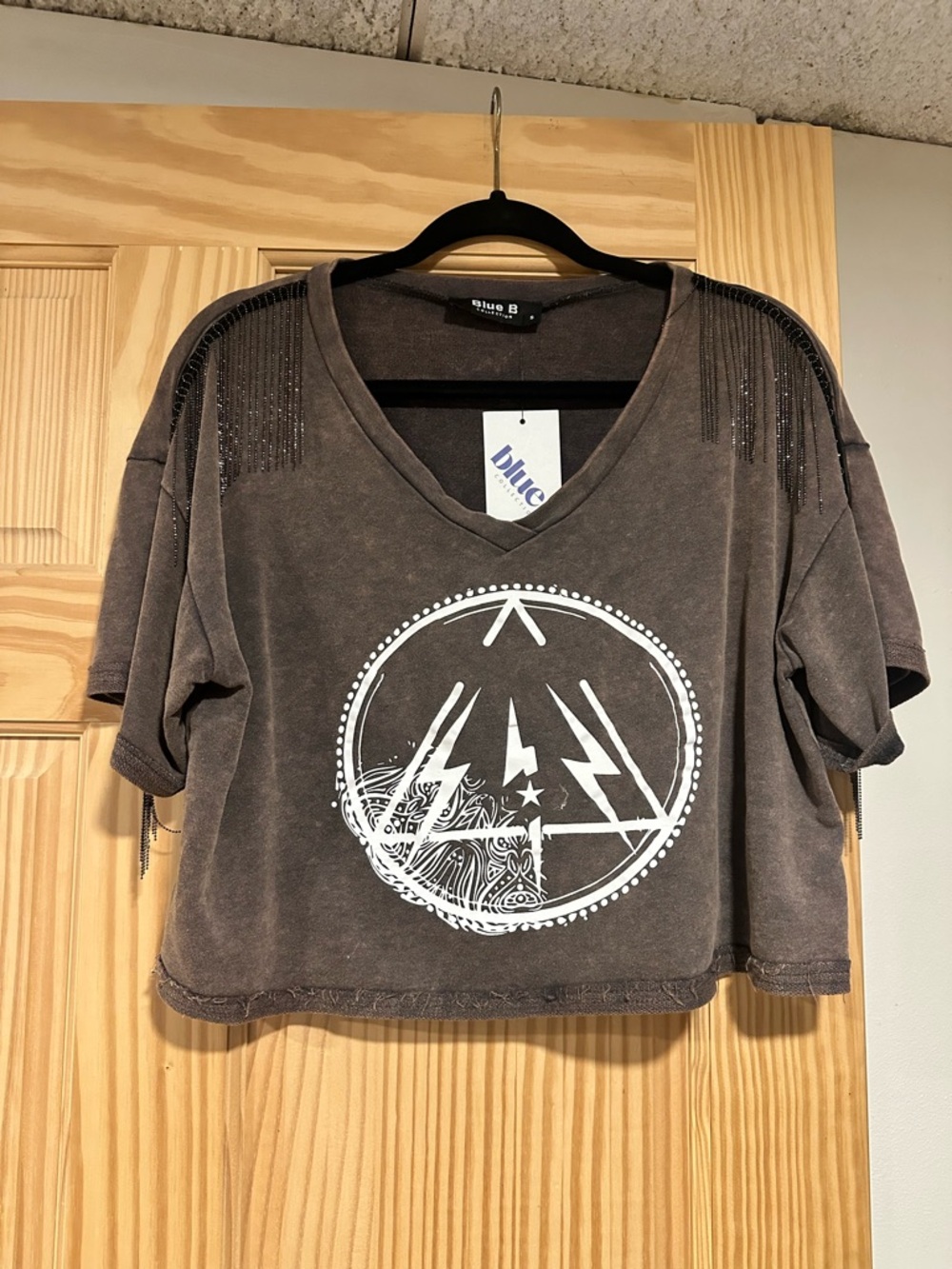 Blue B Brown Graphic Cropped V-Neck Top